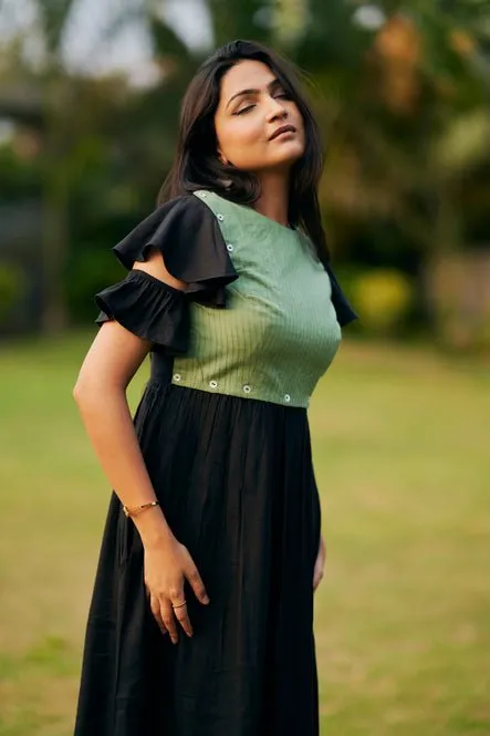 Black ash detachable dress in hemp
