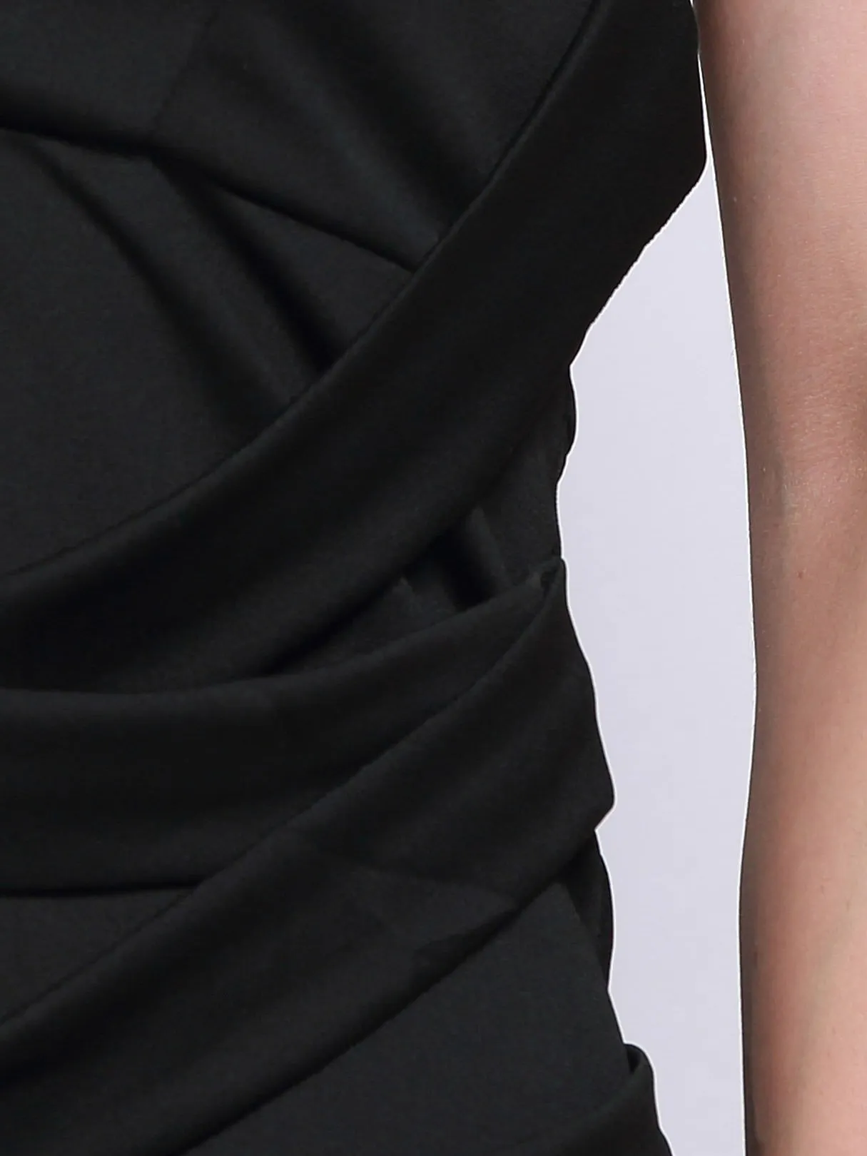 Wholesale Black V-Neck Sleeveless Zip Back Dresses